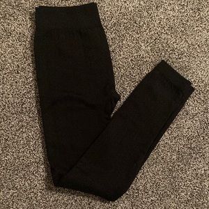 Black textured leggings